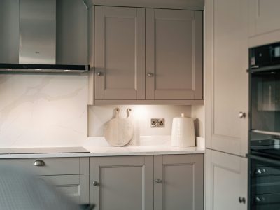 flat-panel-modern-kitchen-cabinets-portland.jpg Portland kitchen remodel with minimalist flat-panel custom cabinets